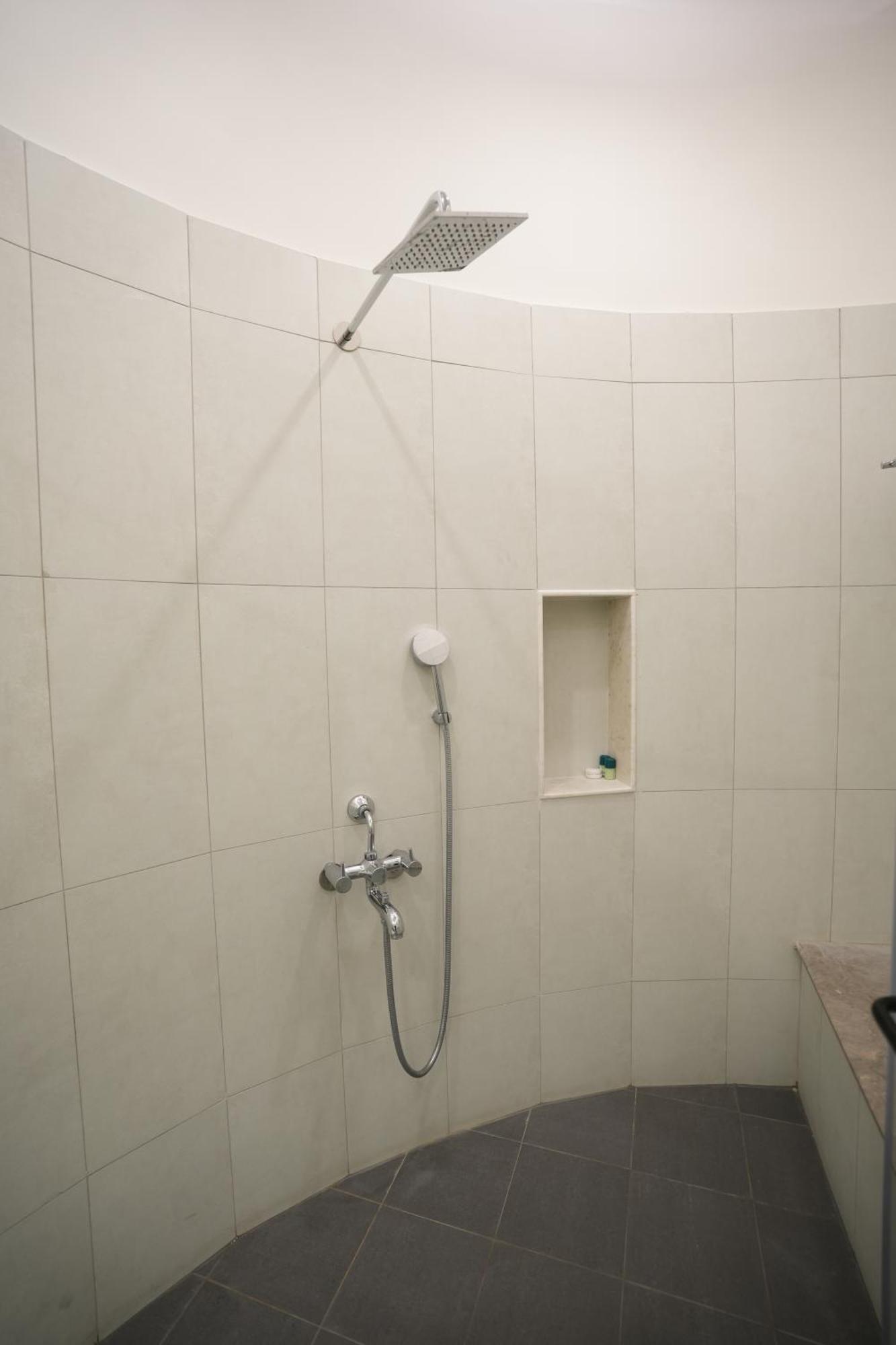 Hanu Reddy Residences Poes Garden Csennai Kültér fotó