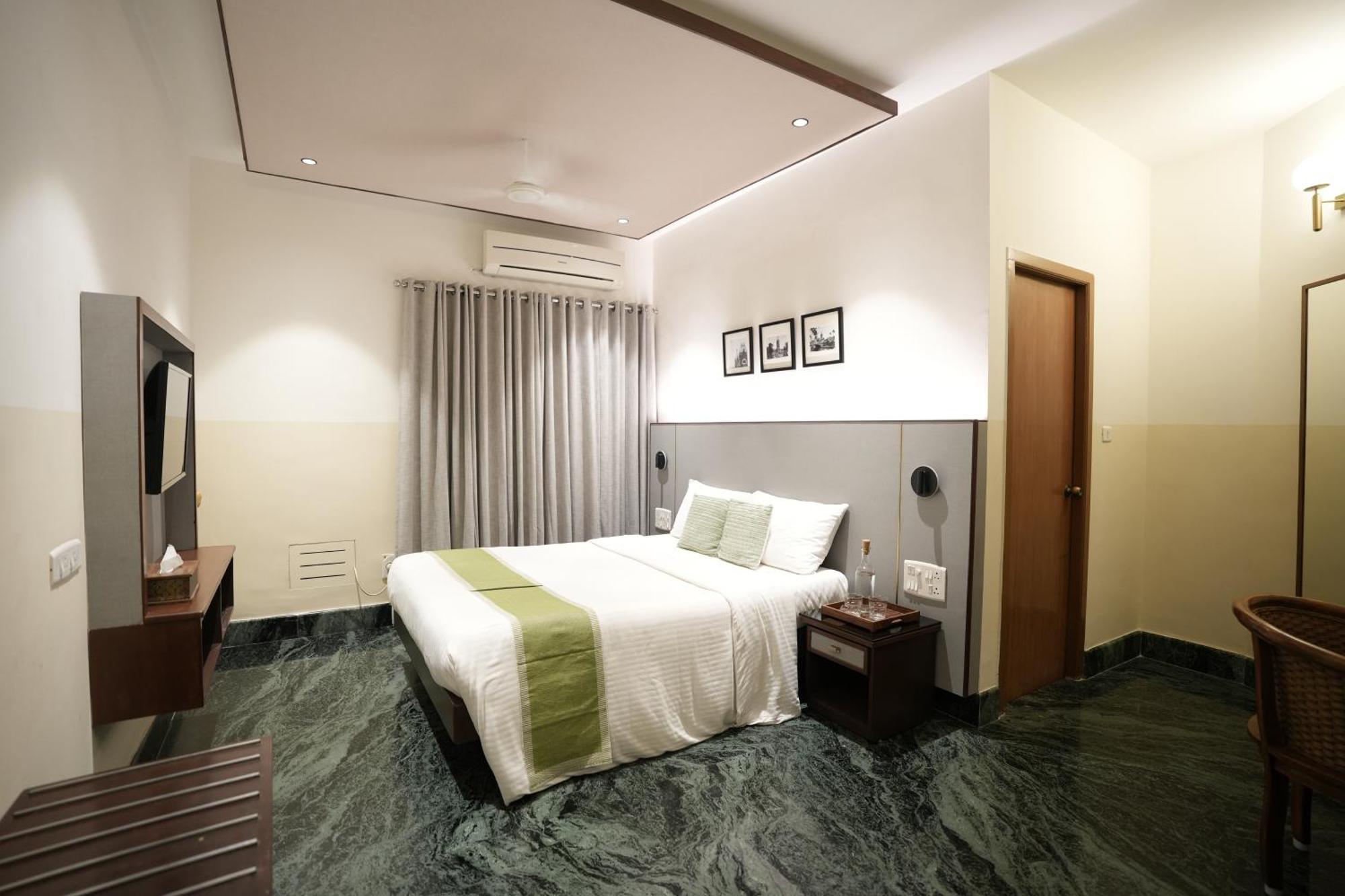 Hanu Reddy Residences Poes Garden Csennai Kültér fotó