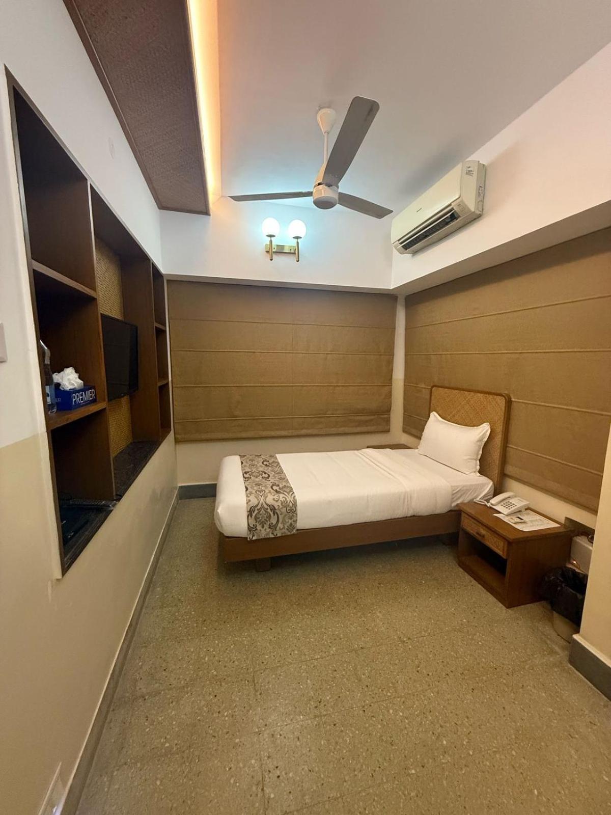 Hanu Reddy Residences Poes Garden Csennai Kültér fotó