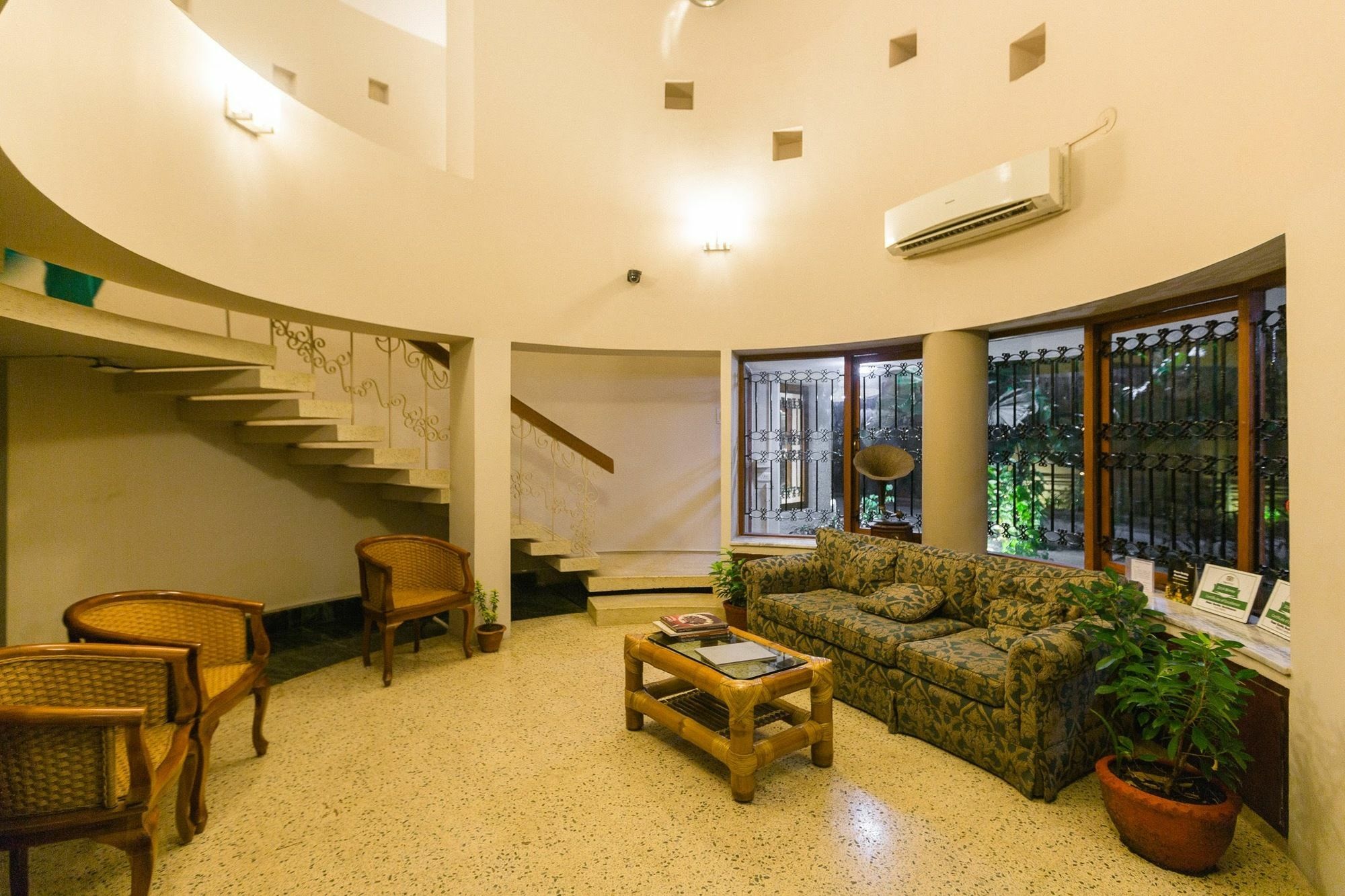 Hanu Reddy Residences Poes Garden Csennai Kültér fotó
